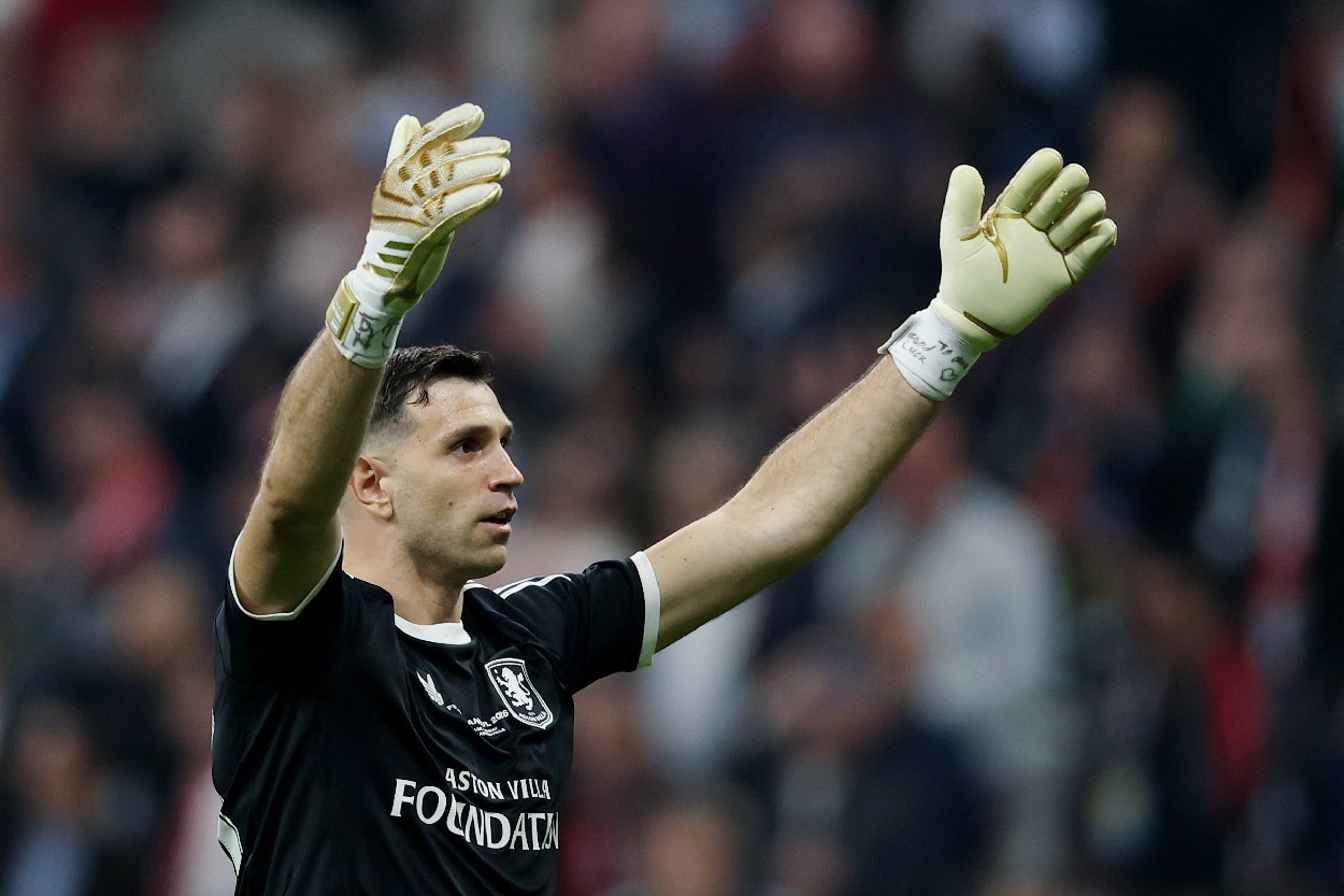 La Juventus passe à l'offensive pour Emiliano Martínez