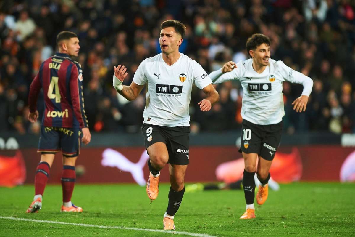 El Valencia se lleva el derbi de la ciudad gracias a una genialidad de ...