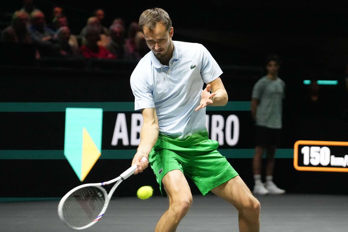 Daniil Medvedev soars into Marseille semi-finals as he eyes first title in over a year | Flashscore.com