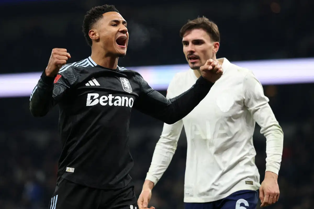 Ollie Watkins celebrates goal