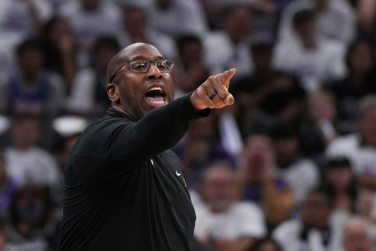 Sacramento's Mike Brown Makes History As Unanimous NBA Coach Of The ...