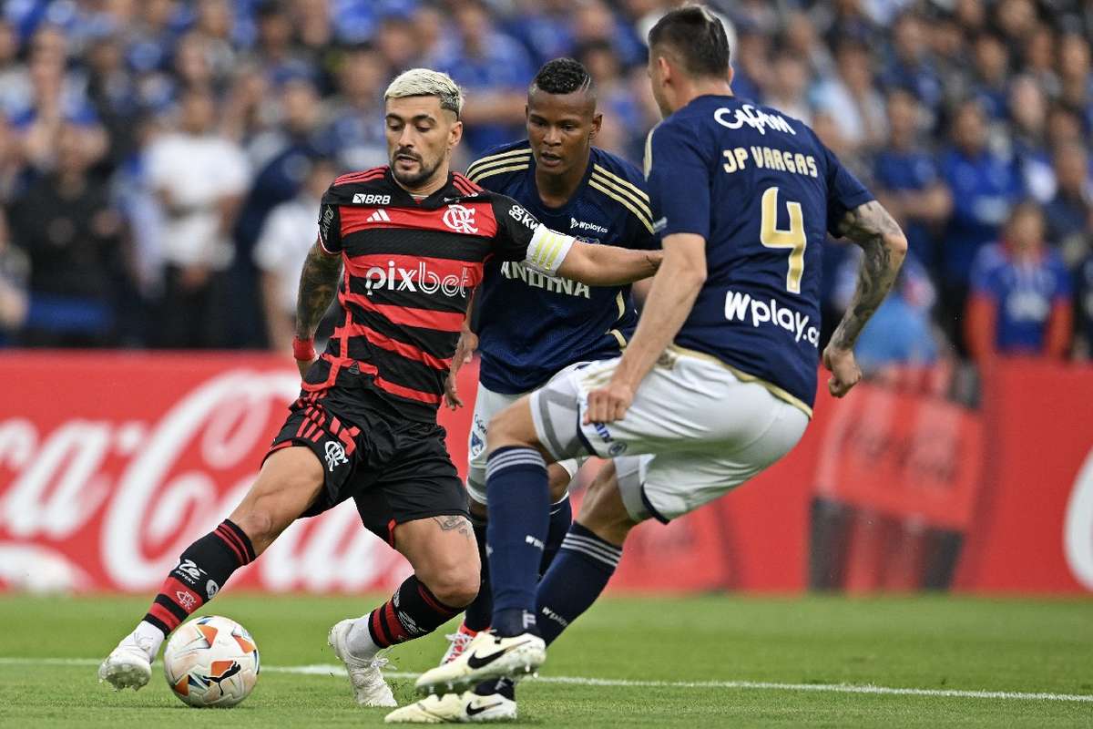 Libertadores: Com um jogador a mais, Flamengo empata com o Millonarios ...