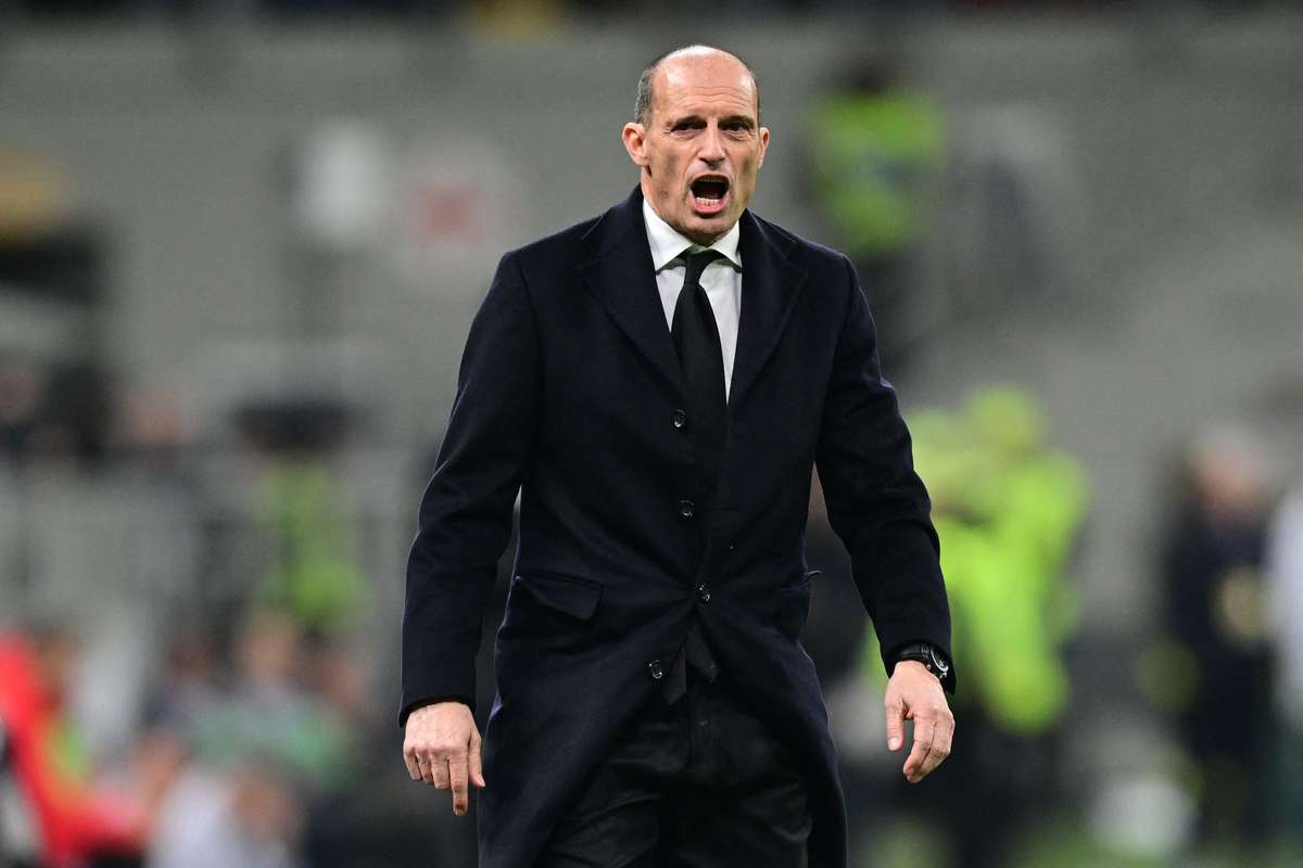 Allegri của AC Milan bác bỏ liên hệ với đội tuyển Ý và tập trung vào top 4