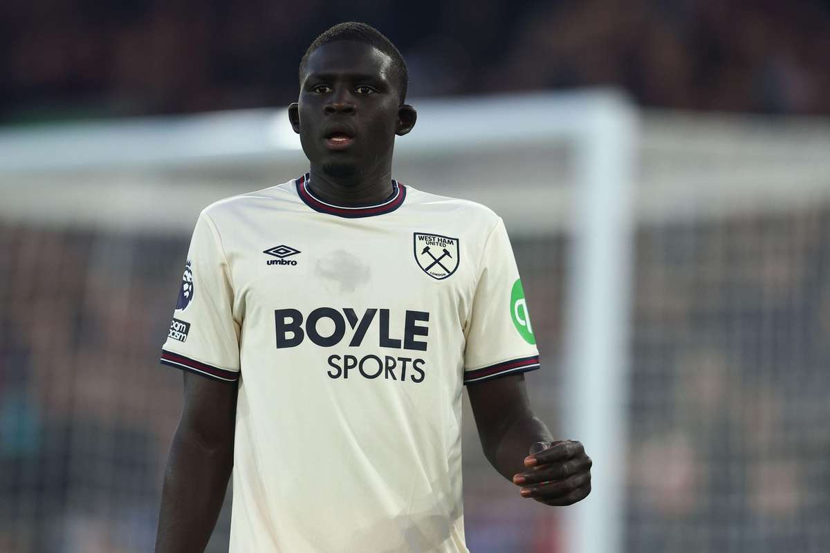 Man United để mắt đến động thái gây sốc cho hậu vệ Malick Diouf của West Ham