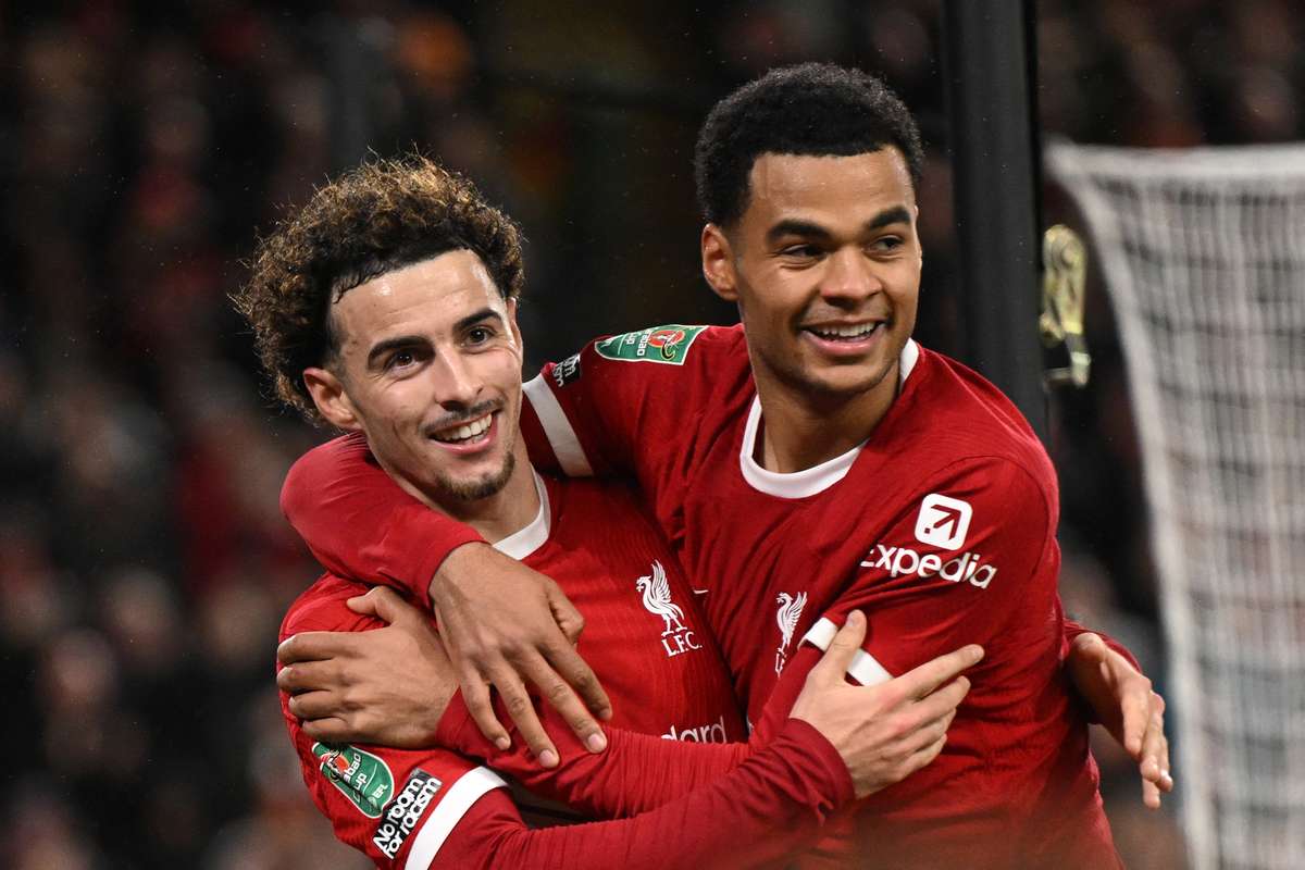El Liverpool golea al West Ham (5-1) y se cita con el Fulham en semis ...