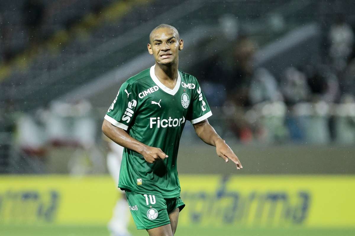 Các câu lạc bộ lớn của Premier League để mắt đến tài năng trẻ Conceicao của Palmeiras