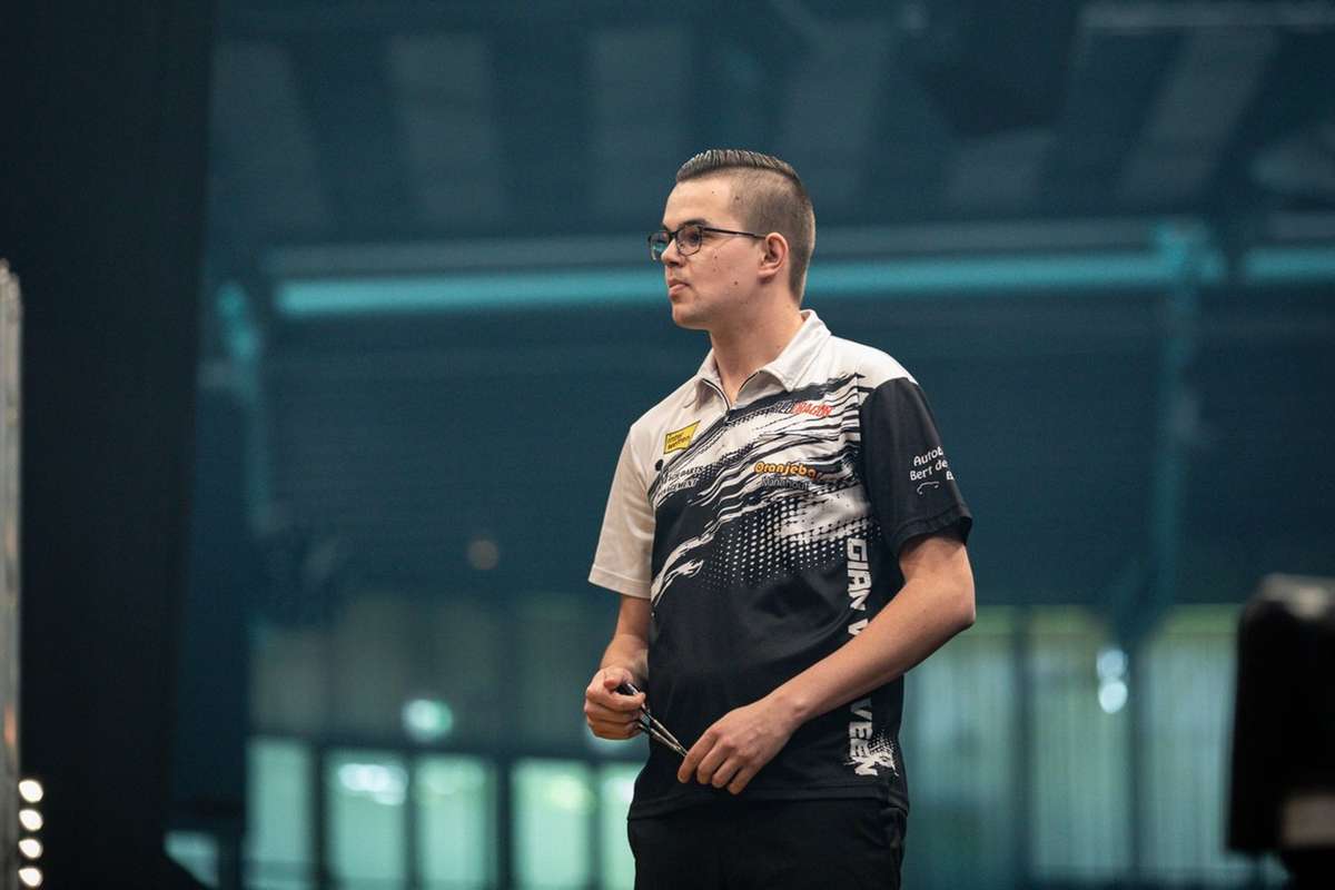 Nederlanders winnen in Hongarije, Van Veen blijft in race voor World