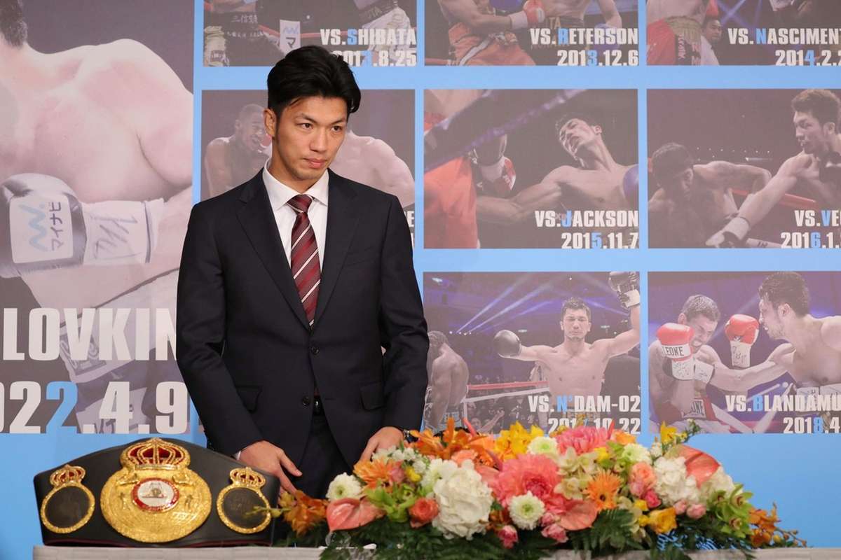 Japanse boksheld Ryota Murata hangt handschoenen aan de wilgen