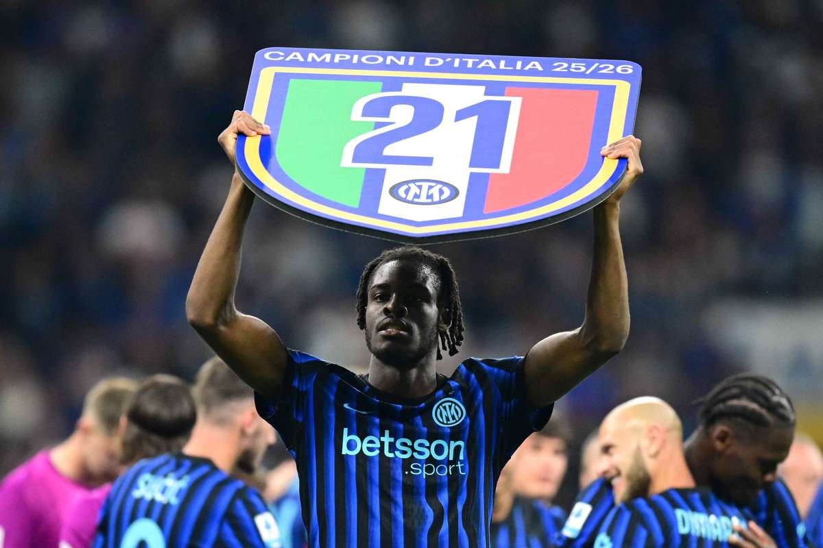 Inter Milan dễ dàng vượt qua Parma để giành vương miện Serie A lần thứ 21