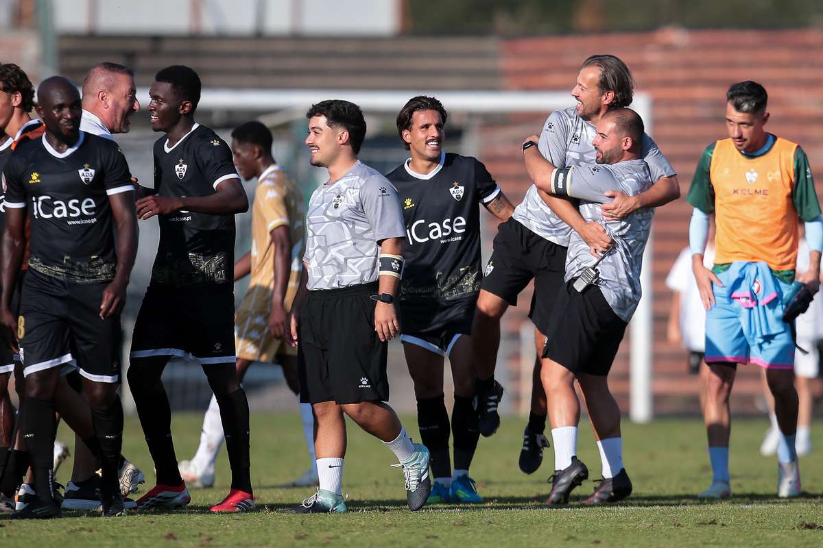 Taça de Portugal: Alexandre Santos critica relvado e Sanjoanense celebra