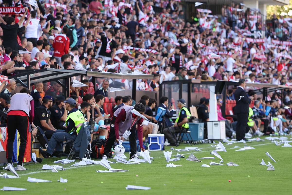 Photo: Diretta La protesta dei tifosi in Rayo Vallecano-Athletic