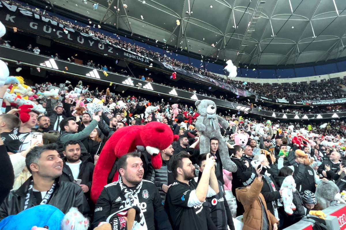 Besiktas fans throw toys on field for children affected by earthquake ...