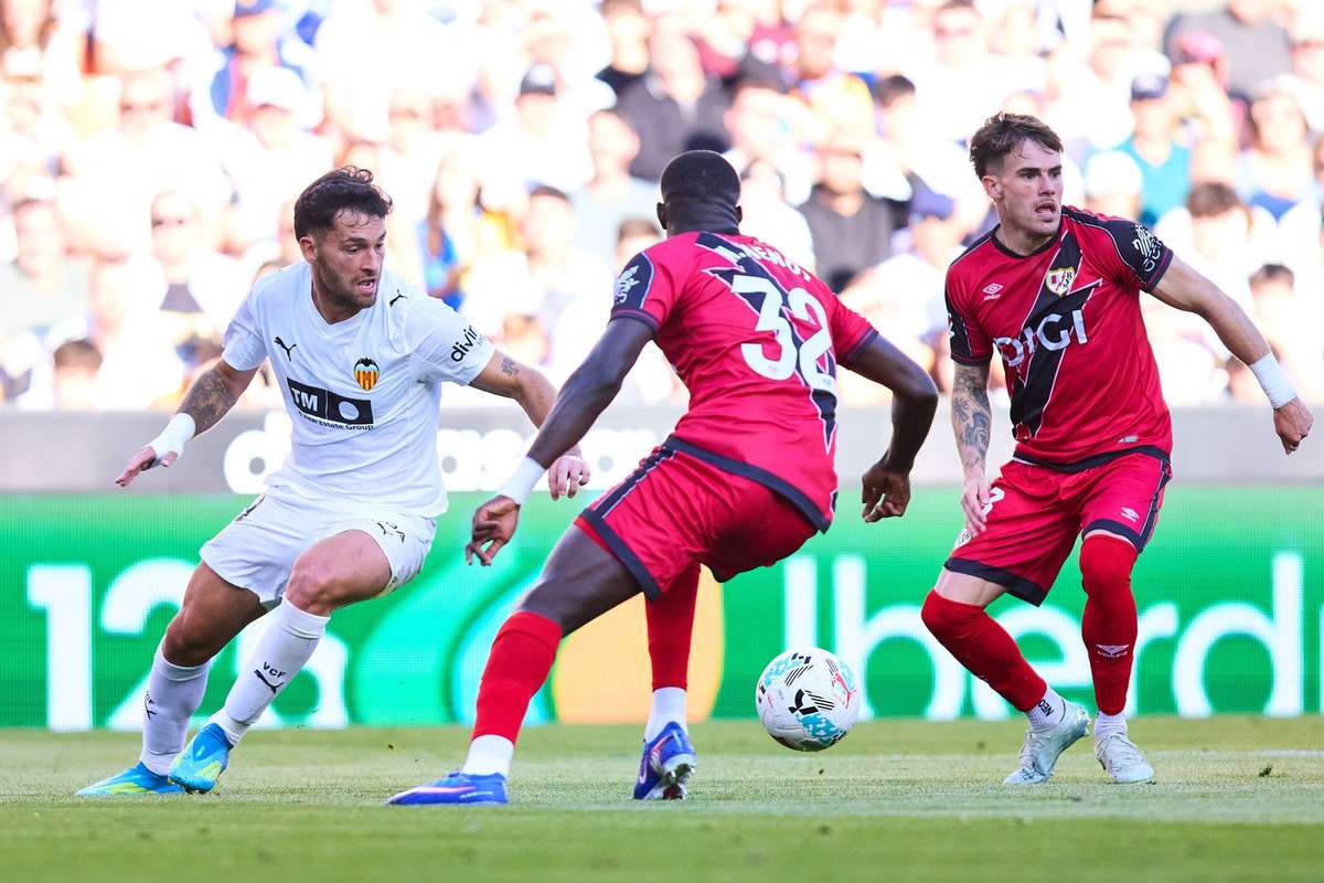 Valencia and Rayo Vallecano Draw 1-1 Amidst Relegation Fears