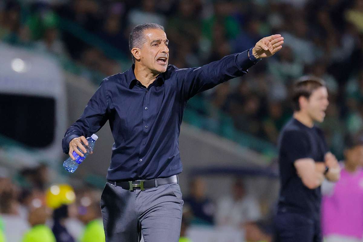 Renato Paiva lidera Santos Laguna a inédita sexta vitória seguida no México