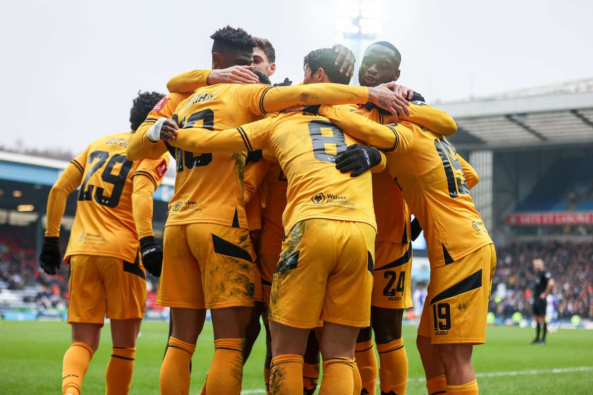 Photo: Flashscore Wolves players celebrate after scoring