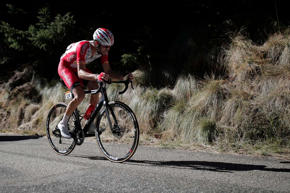 Herrada vince l'undicesima tappa della Vuelta, Kuss mantiene il primato