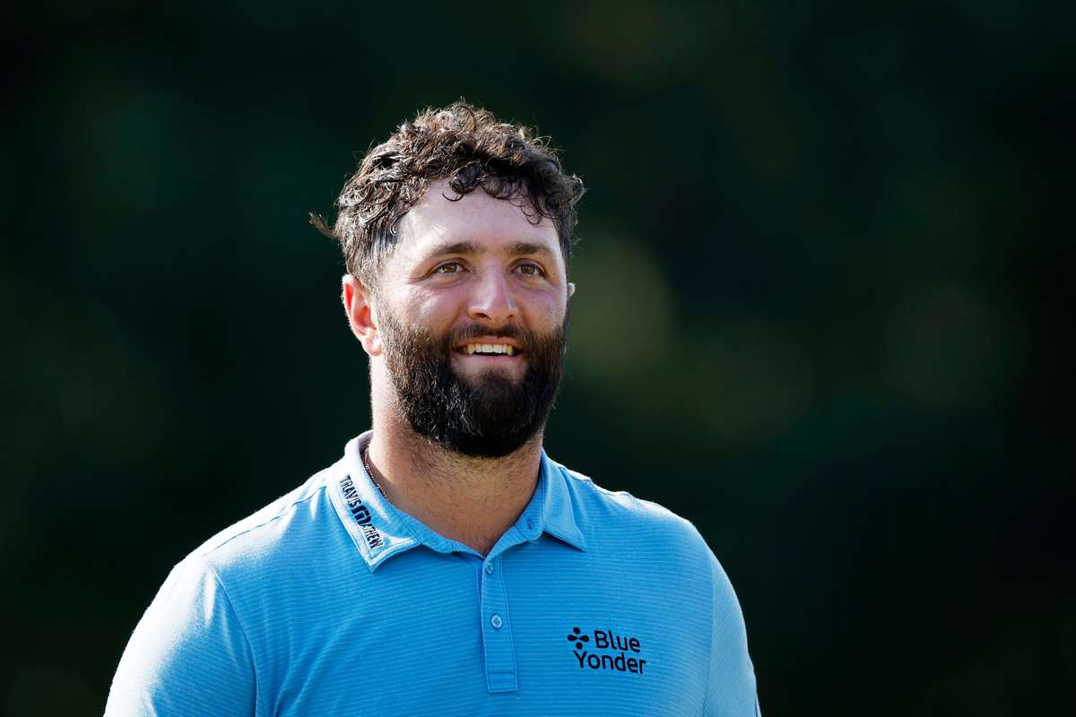 Rahm recorta distancias frente a Hovland y Morikawa en el Tour