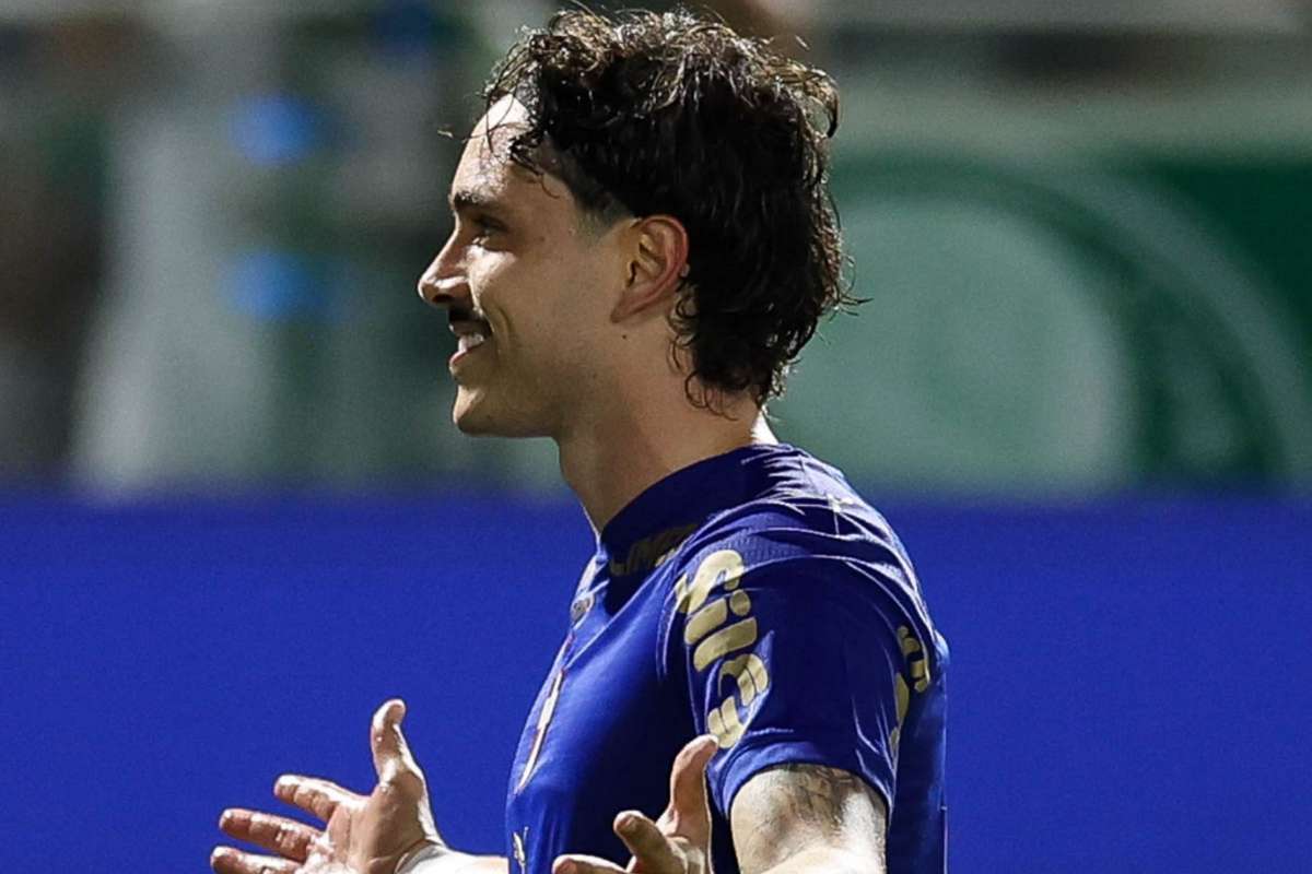 Palmeiras vence Bragantino com dois penáltis e pressiona o Flamengo no Brasileirão