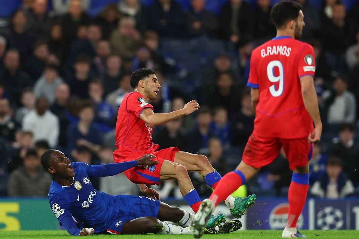 Liam Rosenior cập nhật tình hình chấn thương của Trevoh Chalobah sau trận thua nhục nhã trước Chelsea