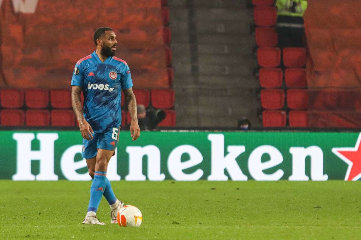 Oficial Yann M'Vila juntase ao West Bromwich Albion a custo zero