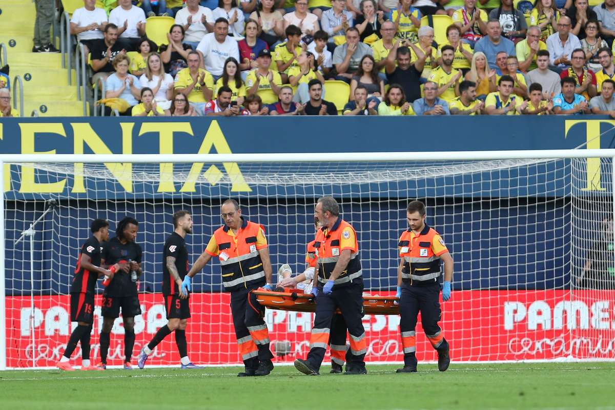 Big loss for Barcelona. Ter Stegen seriously injured his knee and will miss the rest of the season