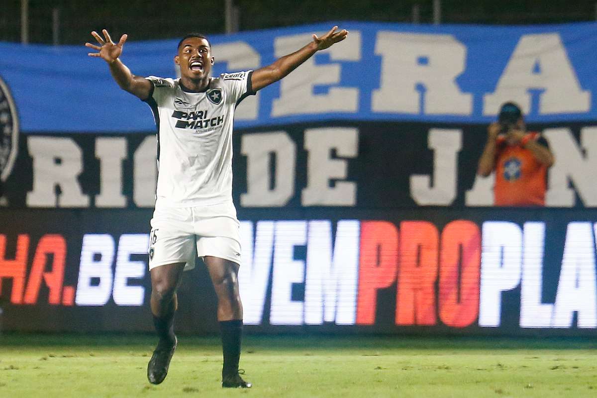 Brasileirão: Botafogo vence Grêmio com direito a lei do ex e reassume ...