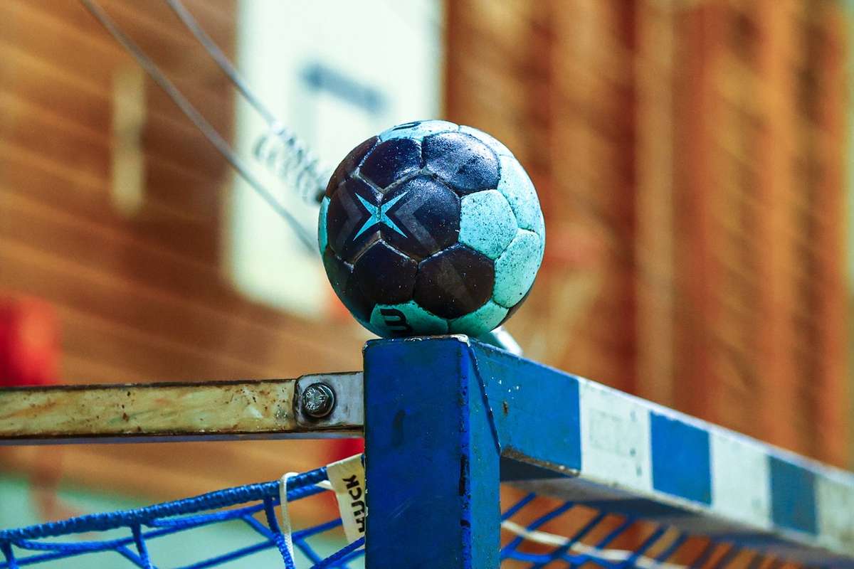 lider overraskende hjemmenederlag Topholdene sejrer problemfrit