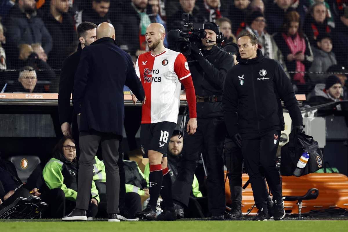 Aanvoerder Trauner Haakt Geblesseerd Af Bij Feyenoord Met ...