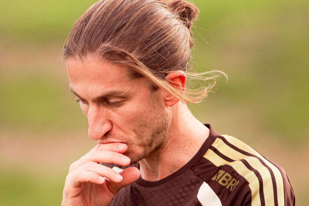 Filipe Luís vive desgaste mas ainda tem respaldo no Flamengo