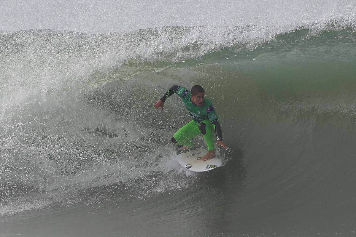 Guilherme Ribeiro cai em Peniche e Portugal fica sem surfistas no torneio