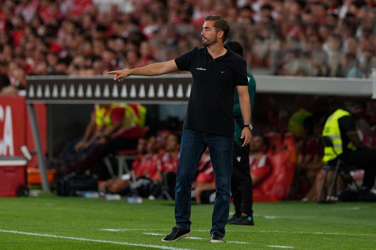 Jakob Poulsen, treinador do Aarhus: "Podemos tornar as coisas difíceis ao Benfica”