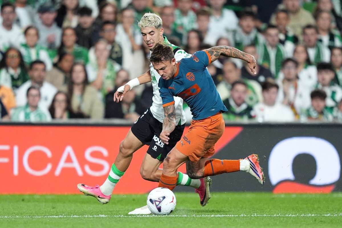 LaLiga: Valência empata com o Racing Santander mas segue no Z-4