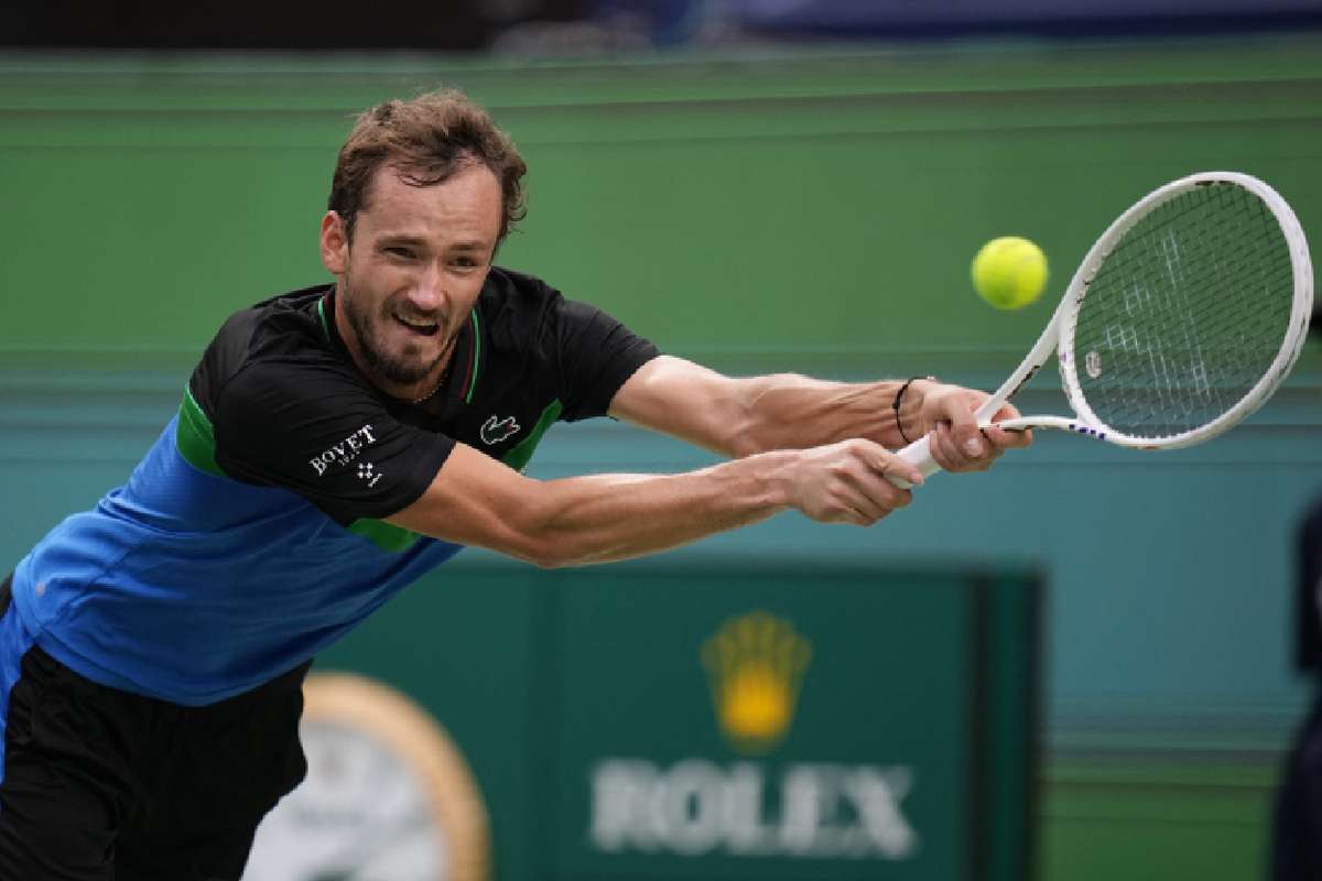 Vienna Open: Daniil Medvedev sets up Stefanos Tsitsipas semi-final