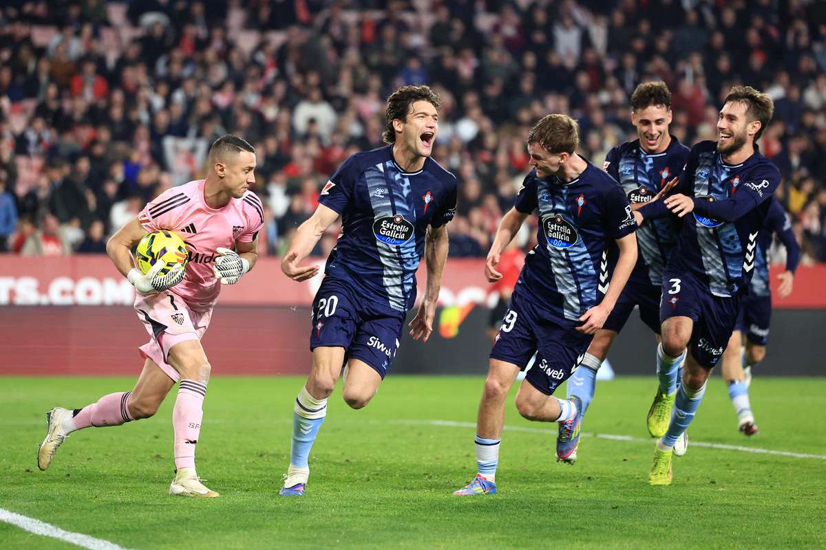 Marcos Alonso celebrates his winner