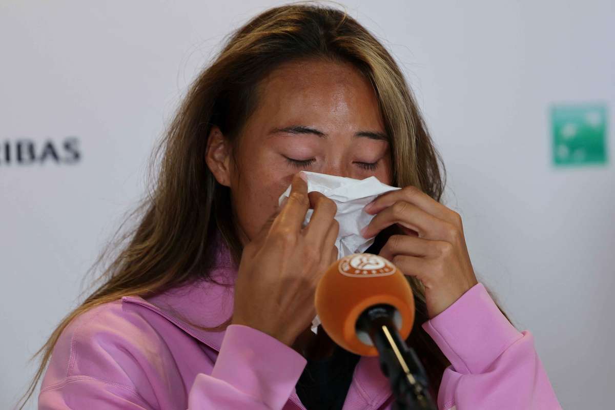 Tenista de elite é eliminada precocemente em Roland Garros e sai do top 100. Tenista de elite é eliminada precocemente em Roland Garros e sai do top 100.