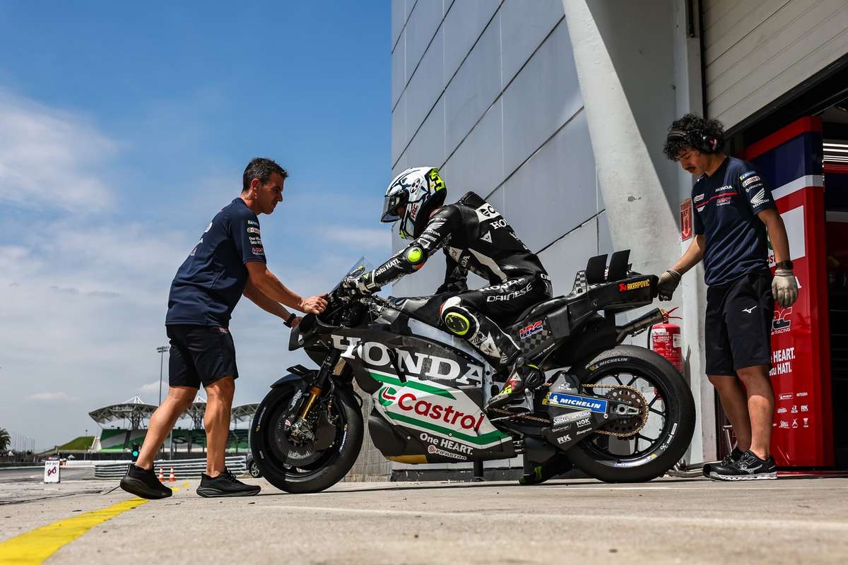 MotoGP, la pioggia condiziona il 2° giorno di test a Sepang | Diretta.it