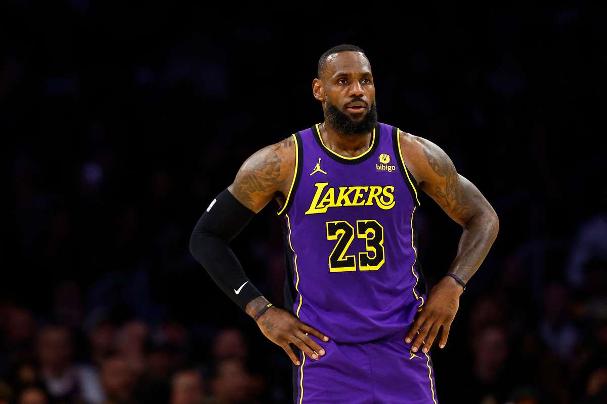 Lebron james hot sale lakers mez