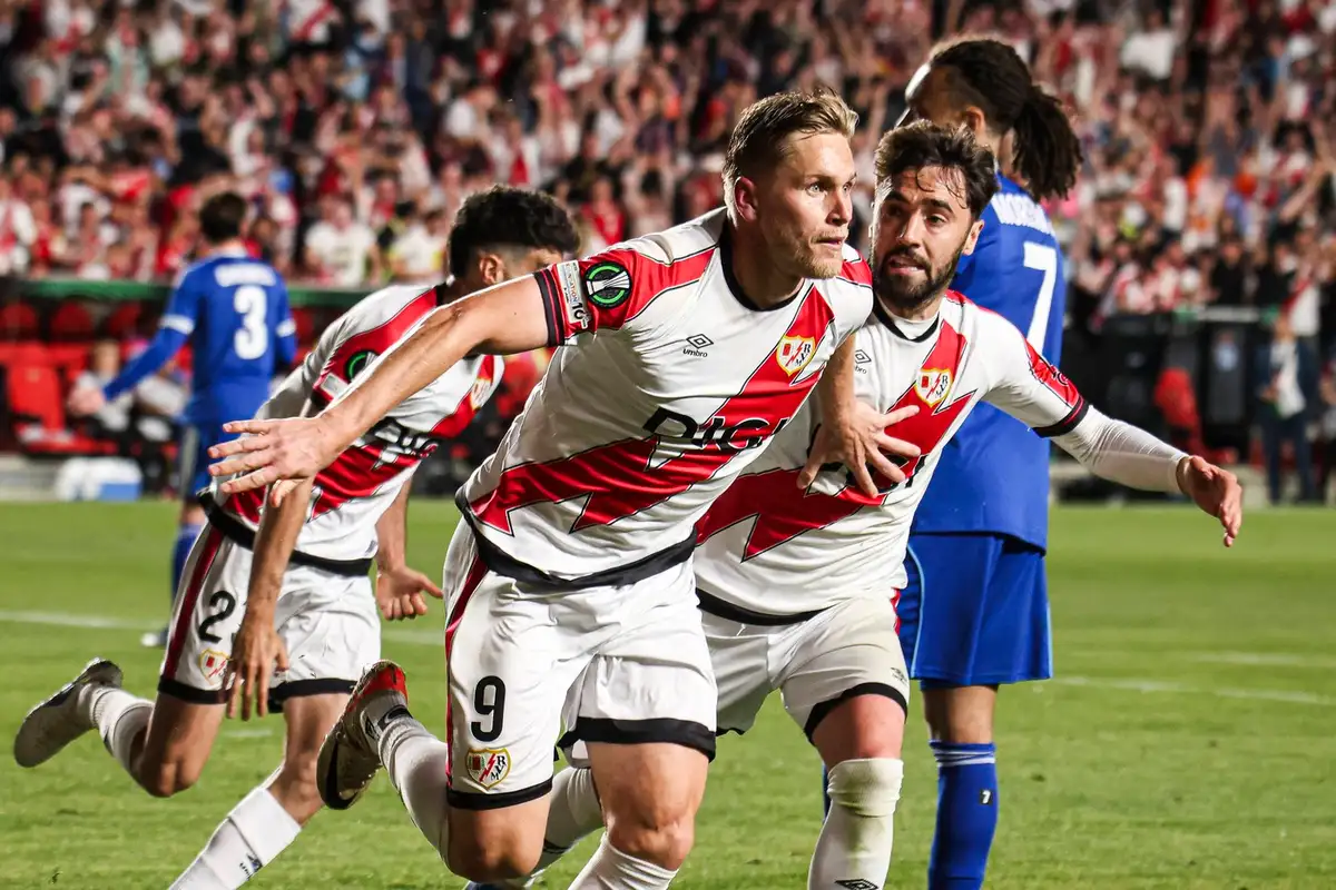 Rayo Vallecano là đối thủ đáng gờm (Ảnh: Getty).