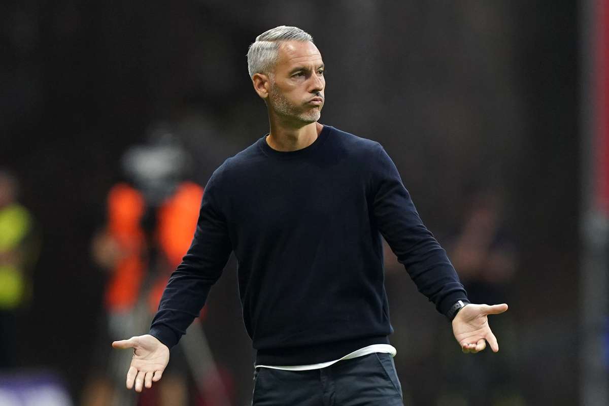 SC Braga demite Carlos Vicens e negocia contratação de Franclim Carvalho