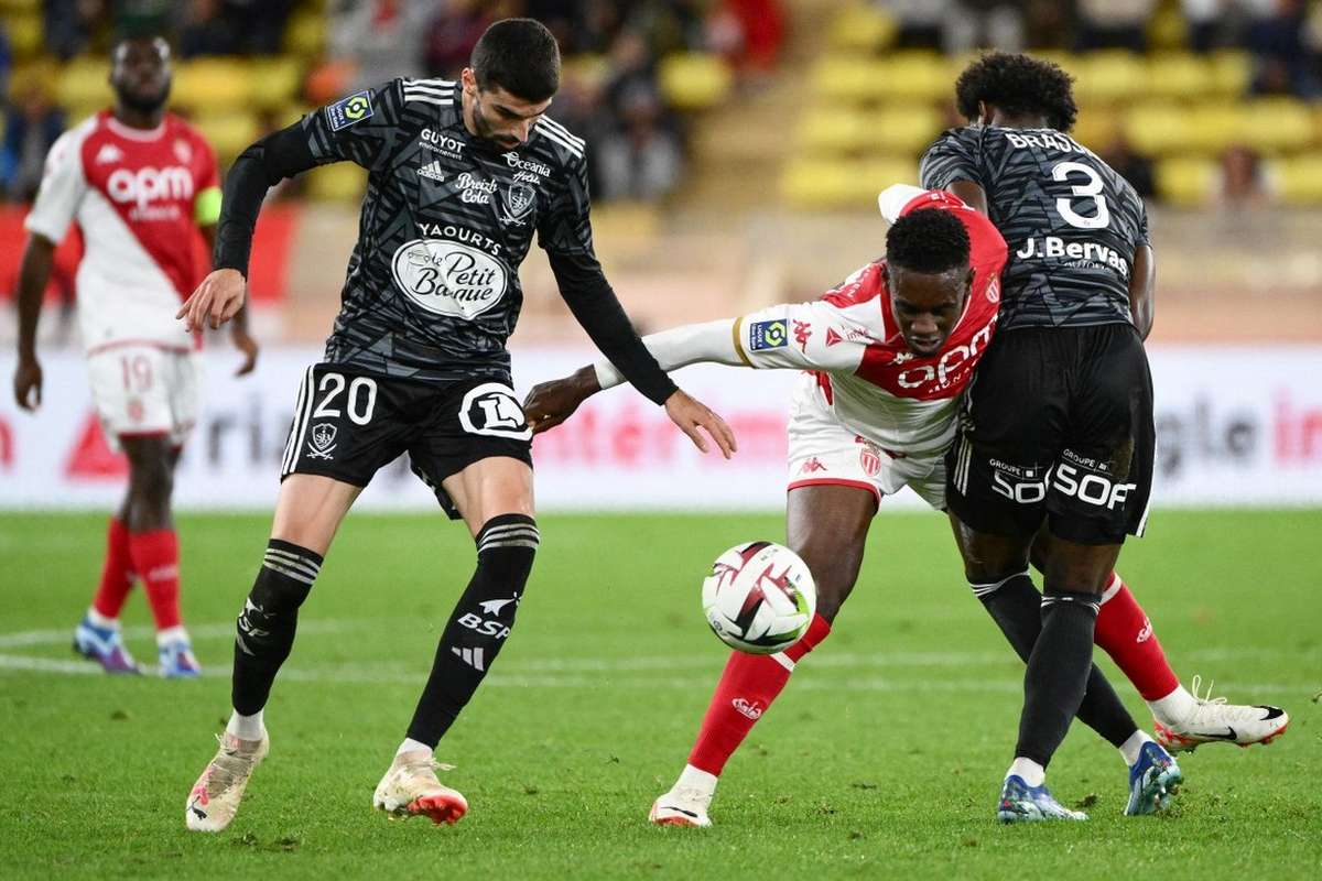 França: Brest cede empate (1-1) em casa com o Estrasburgo - TVI Notícias