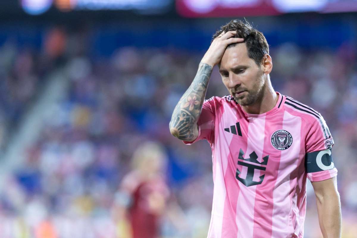 Lionel Messi is out for an indefinite period due to a &#39;minor muscle injury&#39;