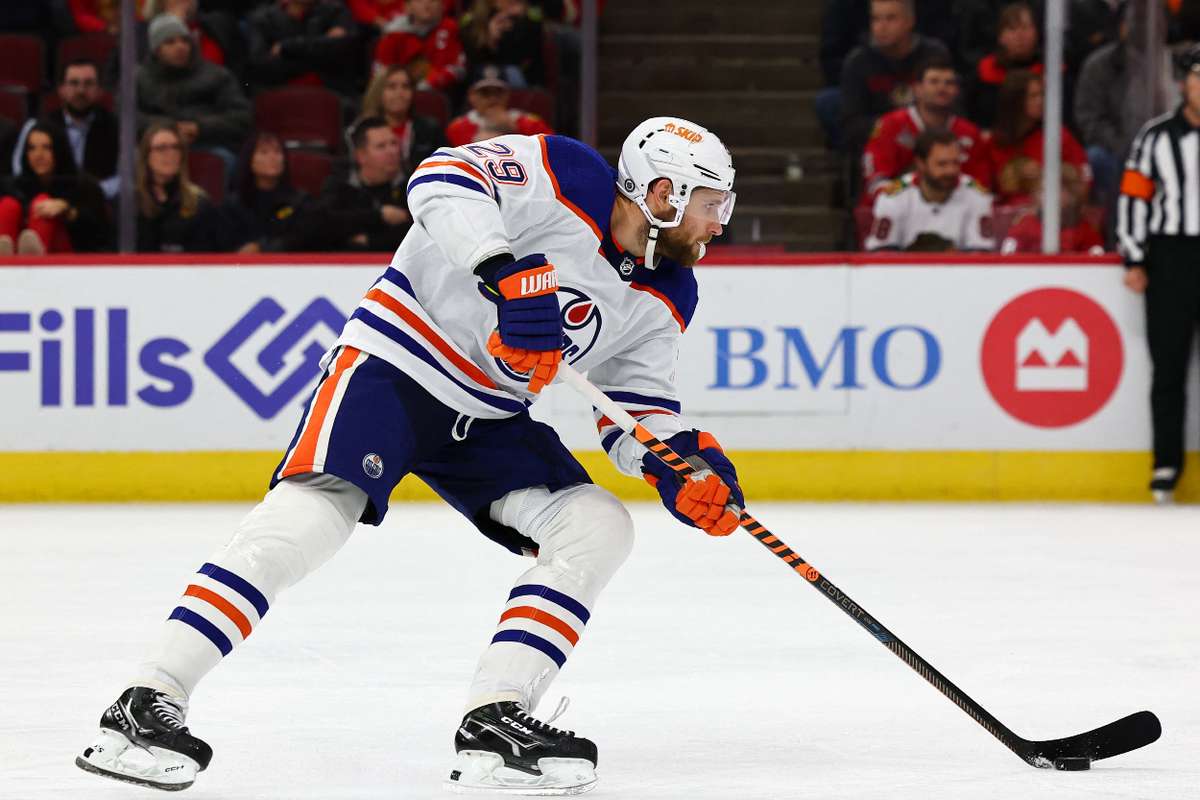 NHL Roundup: Connor McDavid Posts Hat Trick In Oilers' Win | Flashscore ...