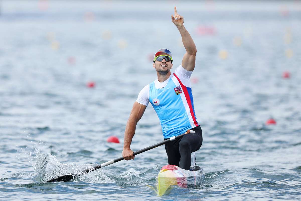 Cehul Martin Fuksa a câștigat cursa de canoe 1000m. Un sportiv ...