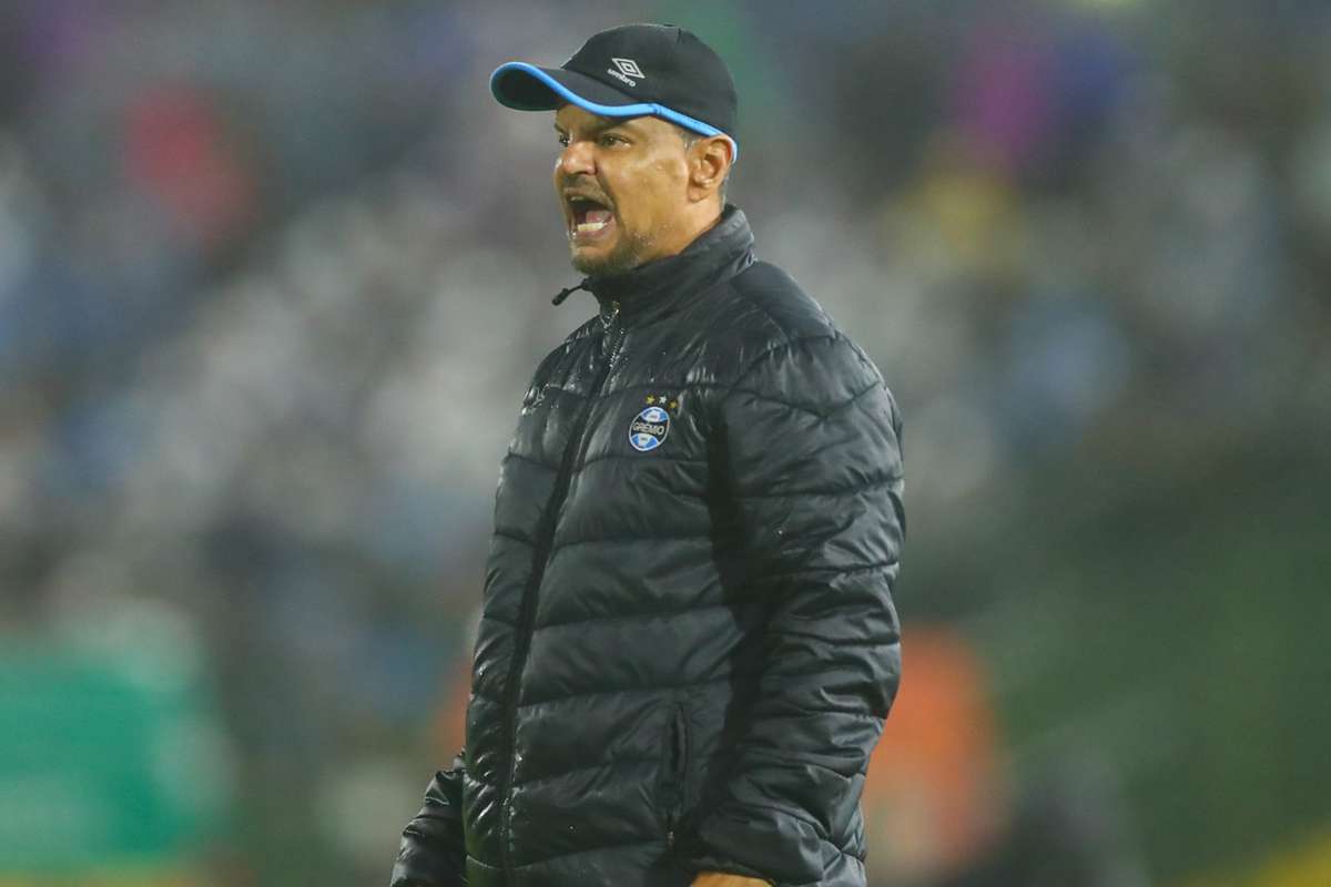Alexandre Mendes, auxiliar do Grêmio, é detido em Porto Alegre