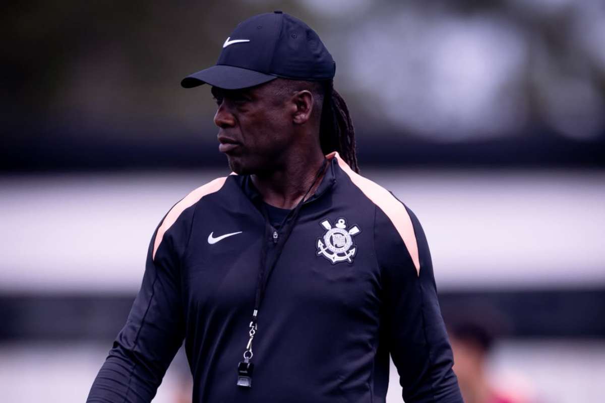 Seedorf chega ao Corinthians com mudanças drásticas no CT e foco psicológico