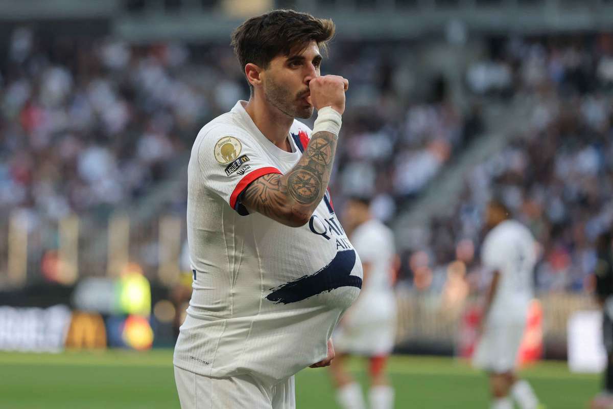 PSG dễ dàng vượt qua Angers để nới rộng khoảng cách sáu điểm trên đỉnh Ligue 1