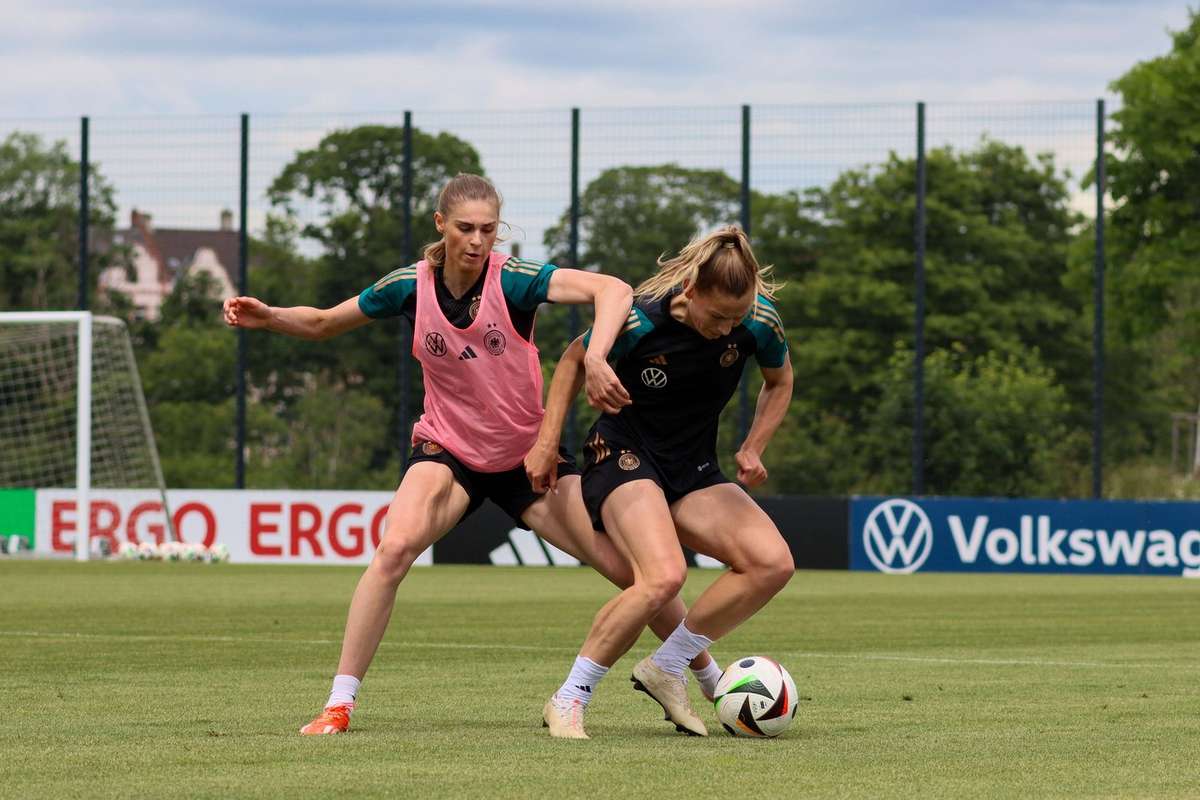 DFB-Frauen Im Spagat: EM-Ticket Im Visier, Olympia-Mission Im Kopf ...