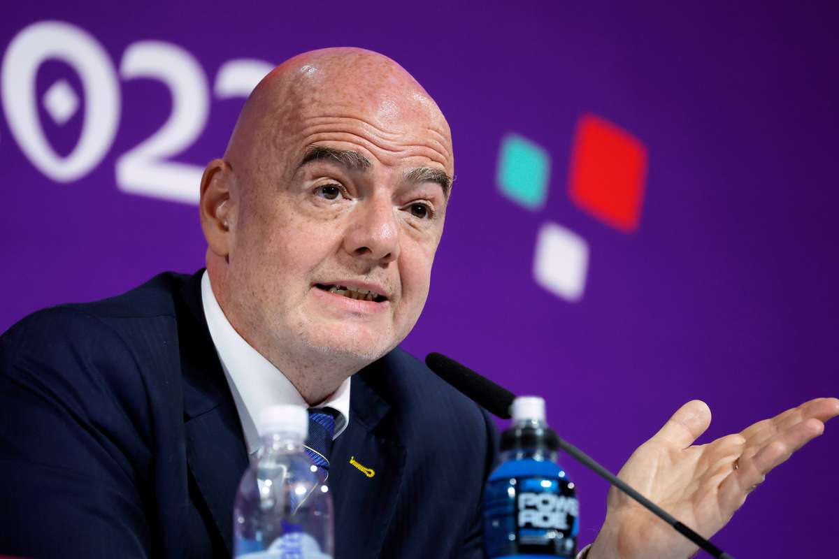 Groupes de quatre au prochain mondial infantino laisse le format