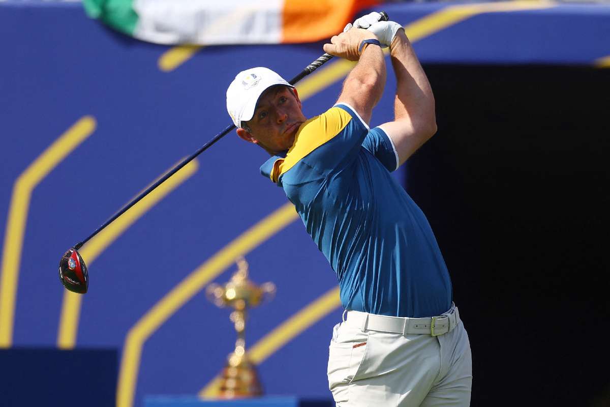 McIlroy tee shot lands on spectator's lap at DP World Tour Championship