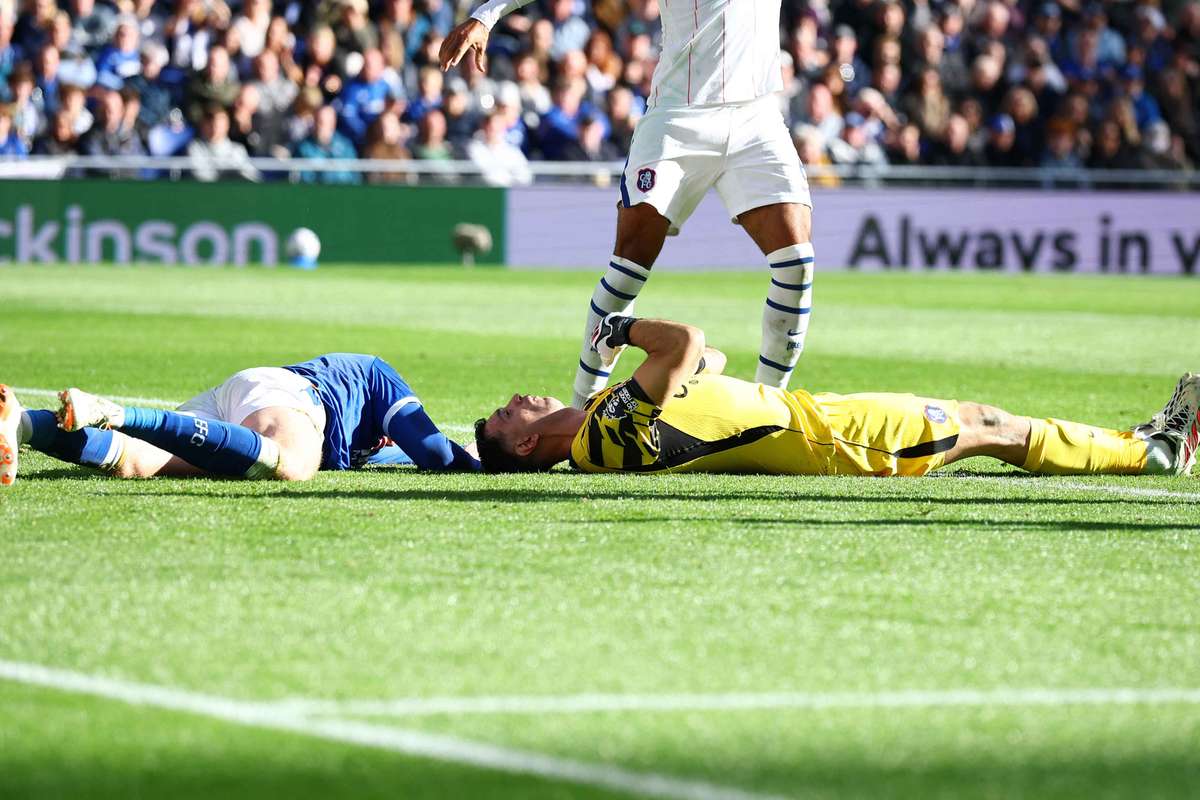Chelsea Gillespie Rugby Chelsea goalkeeper Martinez suffered concussion after head collision ...